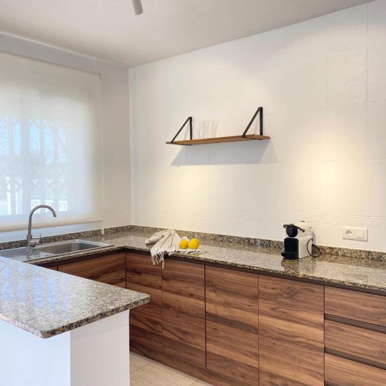 Entre2aigues - Three-Bedroom Townhouse - 9