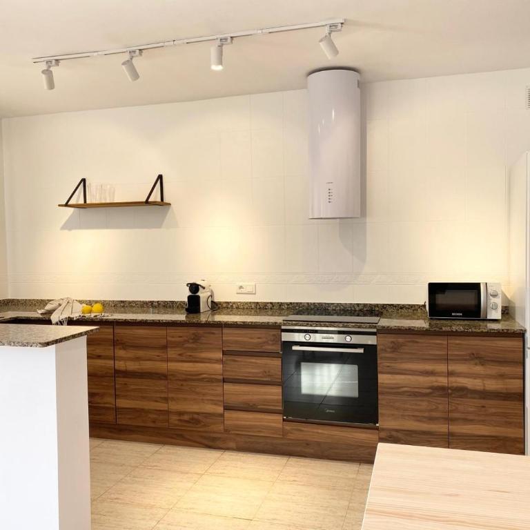 Entre2aigues - Three-Bedroom Townhouse - 8