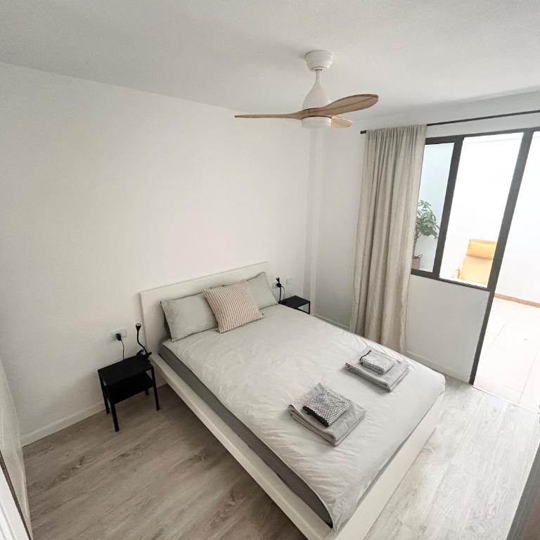 Beautiful, 2 double bedrooms apartment in Central Los Cristianos, 3 mins from the beach - Two-Bedroom Apartment - 8