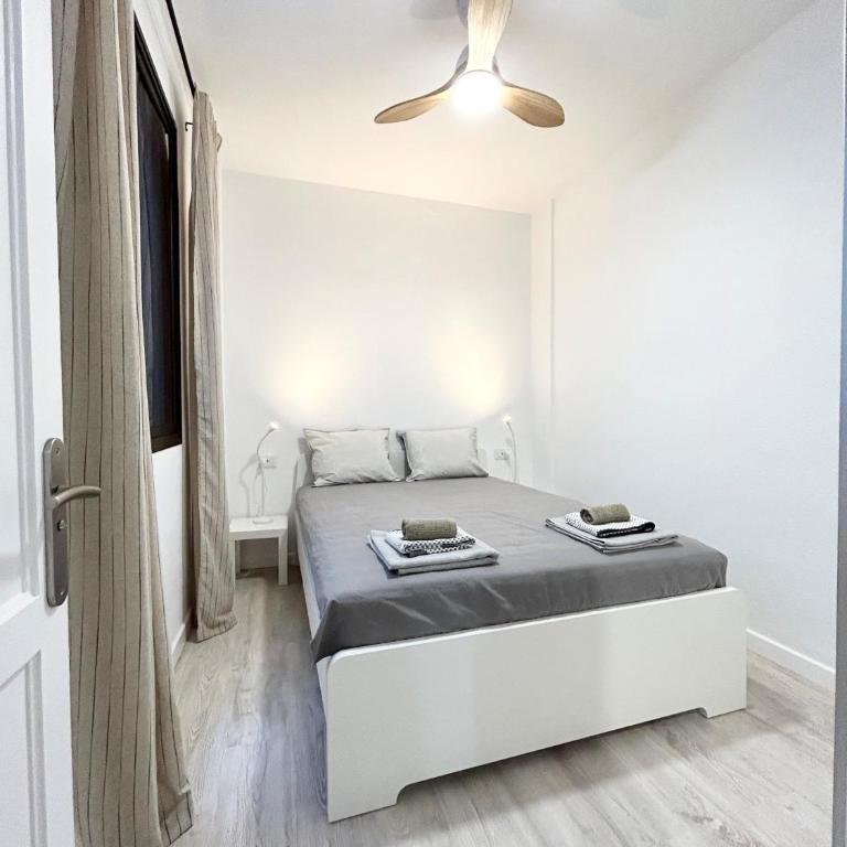 Beautiful, 2 double bedrooms apartment in Central Los Cristianos, 3 mins from the beach - Two-Bedroom Apartment - 10