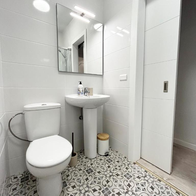 Beautiful, 2 double bedrooms apartment in Central Los Cristianos, 3 mins from the beach - Two-Bedroom Apartment - 13