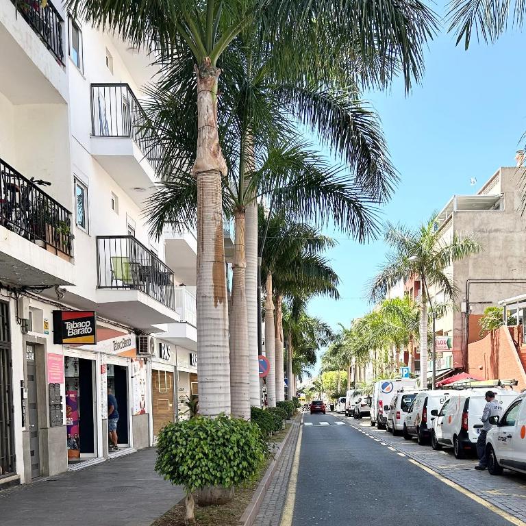 Beautiful, 2 double bedrooms apartment in Central Los Cristianos, 3 mins from the beach - Two-Bedroom Apartment - 18
