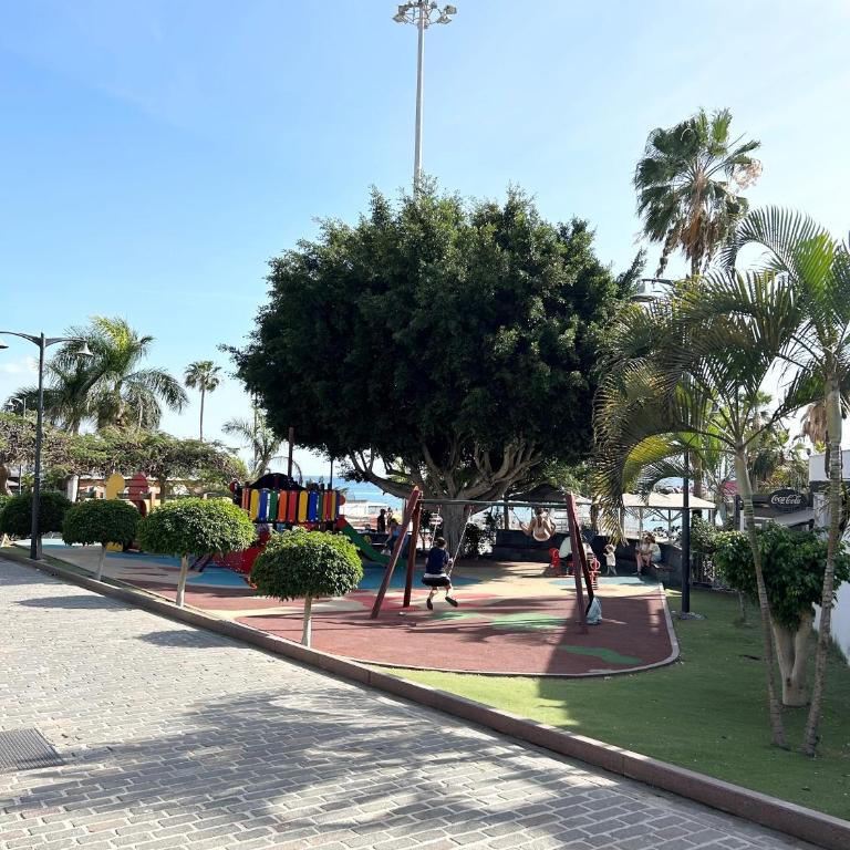 Beautiful, 2 double bedrooms apartment in Central Los Cristianos, 3 mins from the beach - Two-Bedroom Apartment - 19