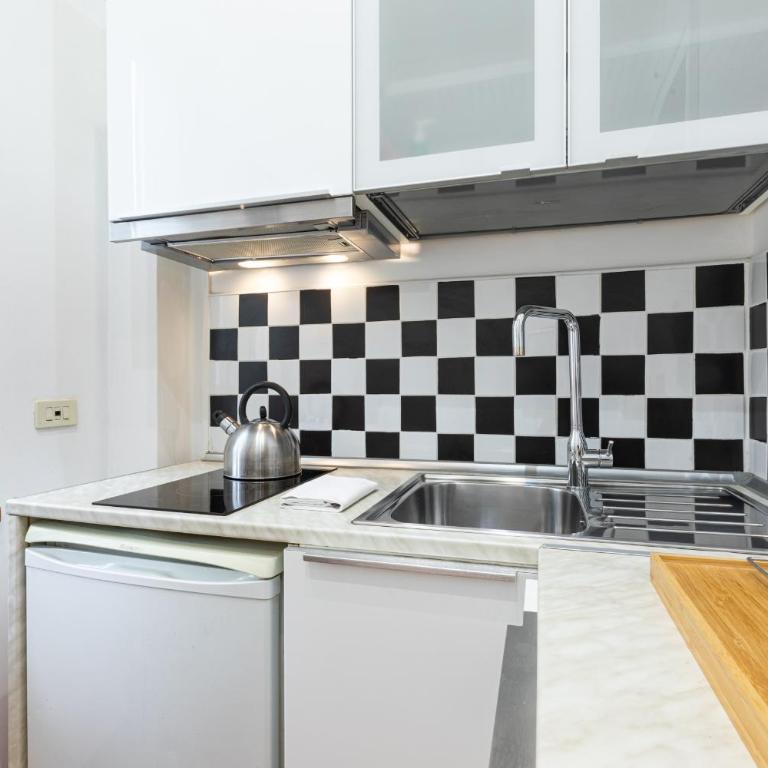 Collection Spanish Steps Apartments - Studio with Terrace - 22