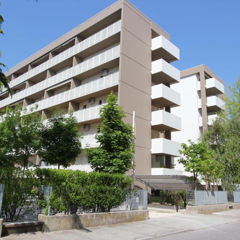 Sequoia - One-Bedroom Apartment - 4