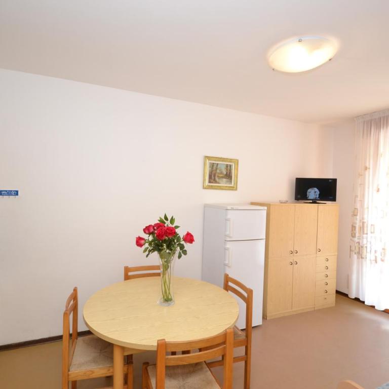 Sequoia - One-Bedroom Apartment - 8