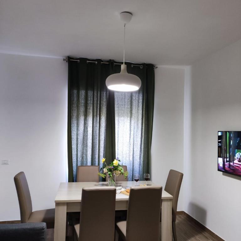 Consoli Home - Appartamento con 2 Camere da Letto - 45
