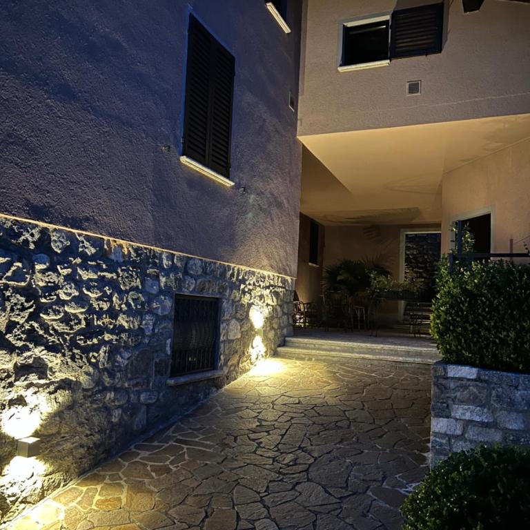 Villa Ago Luxury Apartments & Studios - Appartamento con 3 Camere da Letto e Vista Lago - 7
