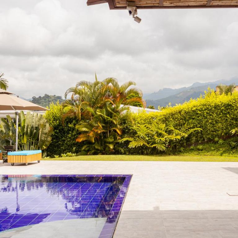Hermosa casa campestre a 9 minutos de la ciudad - Villa - 5