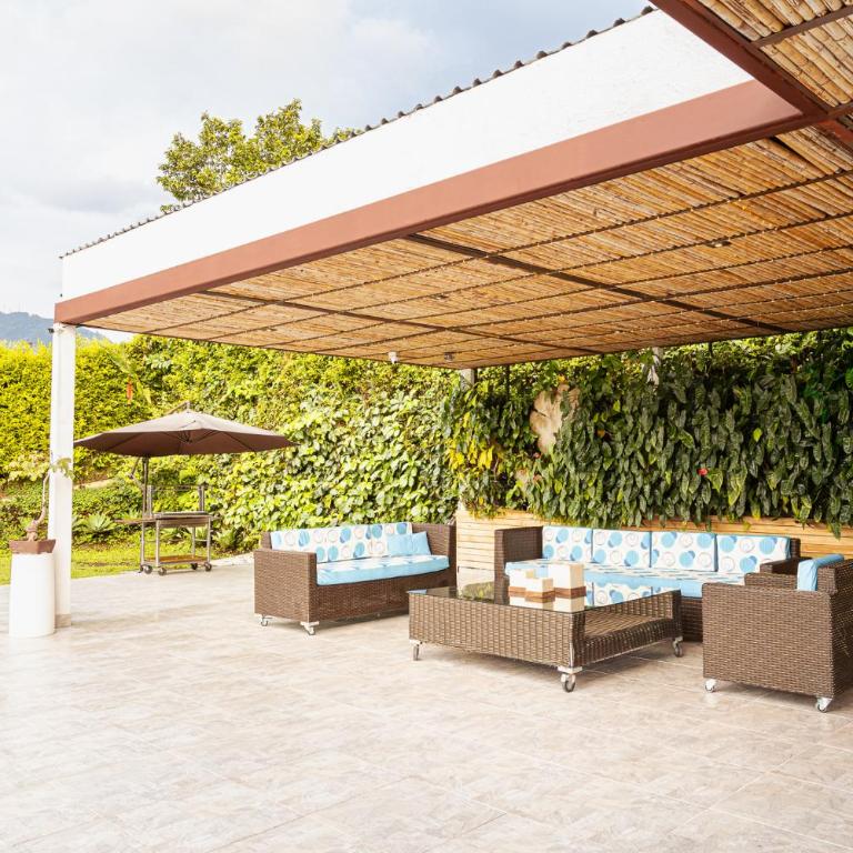 Hermosa casa campestre a 9 minutos de la ciudad - Villa - 8