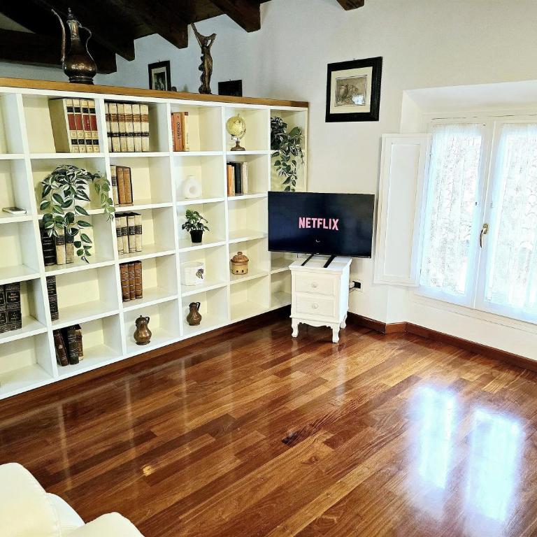 Fantuzzi Palace - Luxury Apartments in a 16th-Century Palace Bologna - One-Bedroom Apartment - 4