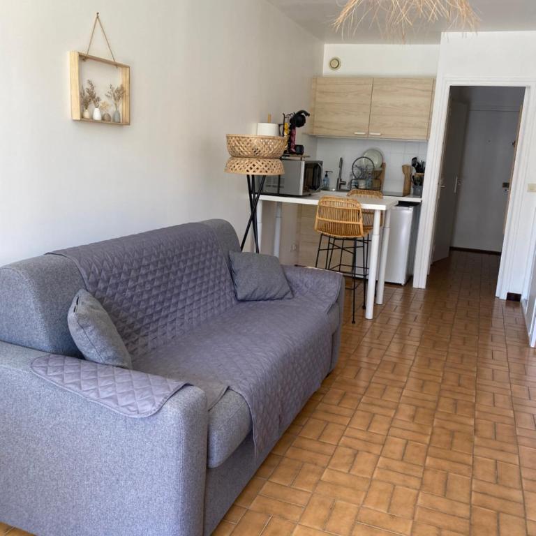 studio cabine rénové dans résidence tranquille ,au calme,200m de la mer avec parking privé - Apartment mit 1 Schlafzimmer - 7