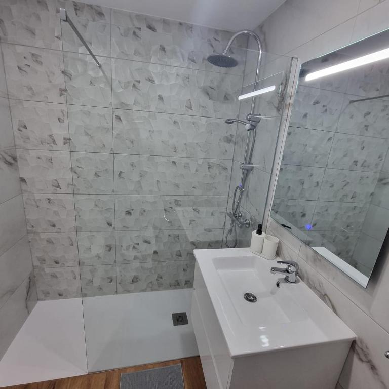 Casa Liotro 2, comfortable, panoramic,central, near the sea,swimming pool,wifi,terrace - Apartamento de 2 dormitorios con terraza y vistas al mar - 30