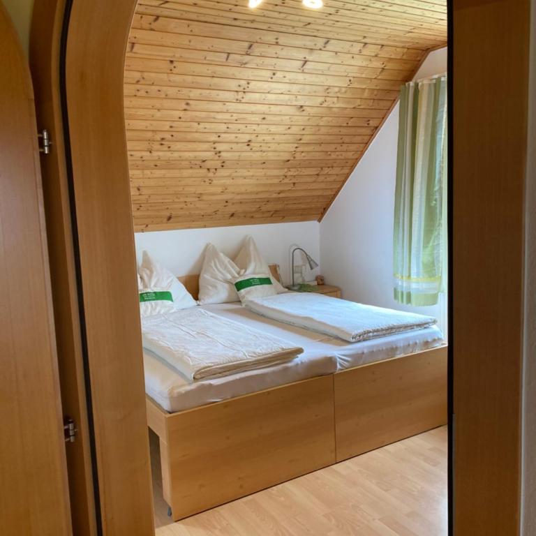 Privatzimmer Haus Gschweitl - Apartment mit 1 Schlafzimmer und Balkon - 10