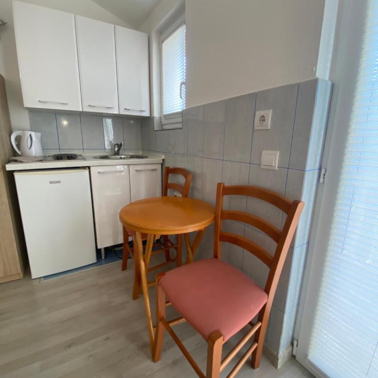 Guesthouse Apartments Čenić - Economy Studio - 8