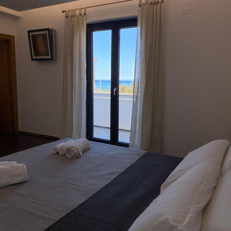 Villa Rubino - Queen Room with Sea View - 3