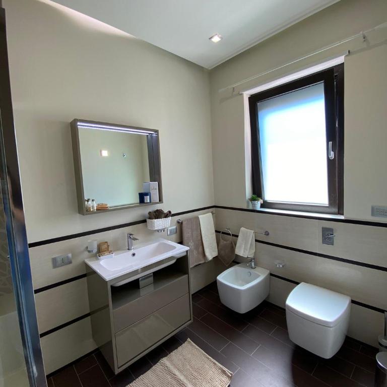 Villa Rubino - Queen Room with Sea View - 8