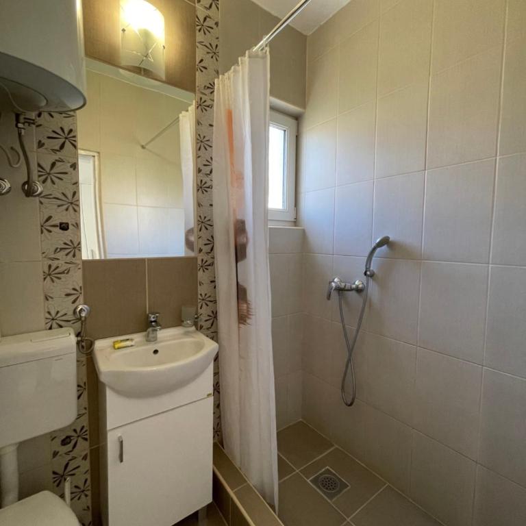 Guesthouse Apartments Čenić - Studio with Balcony and Partial Sea View - 21