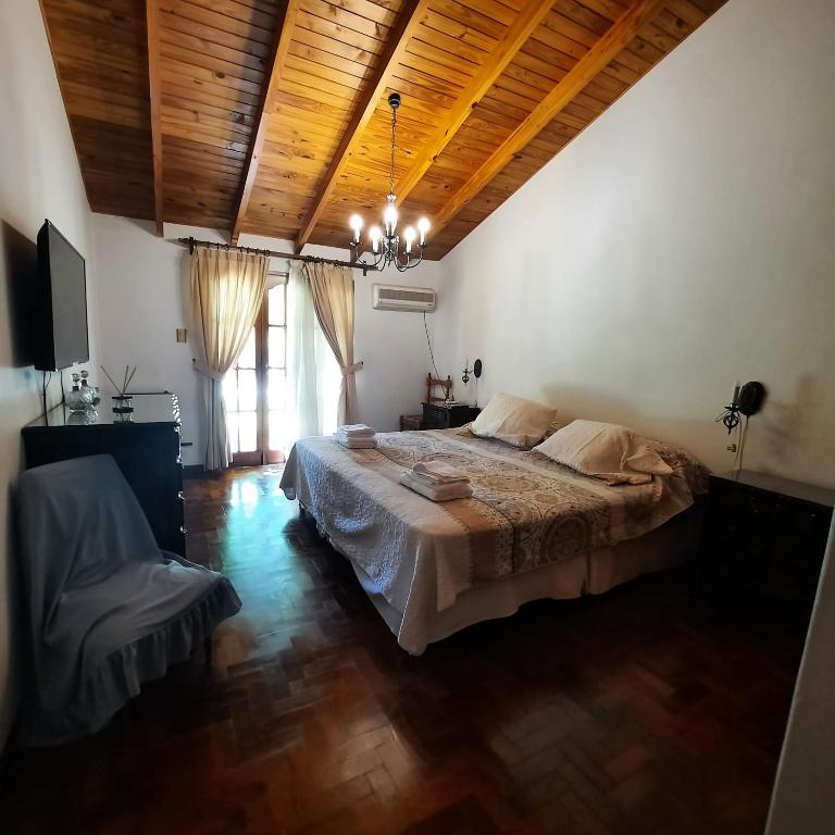 HERMOSA CASA en CHACRAS DE CORIA - Villa - 6