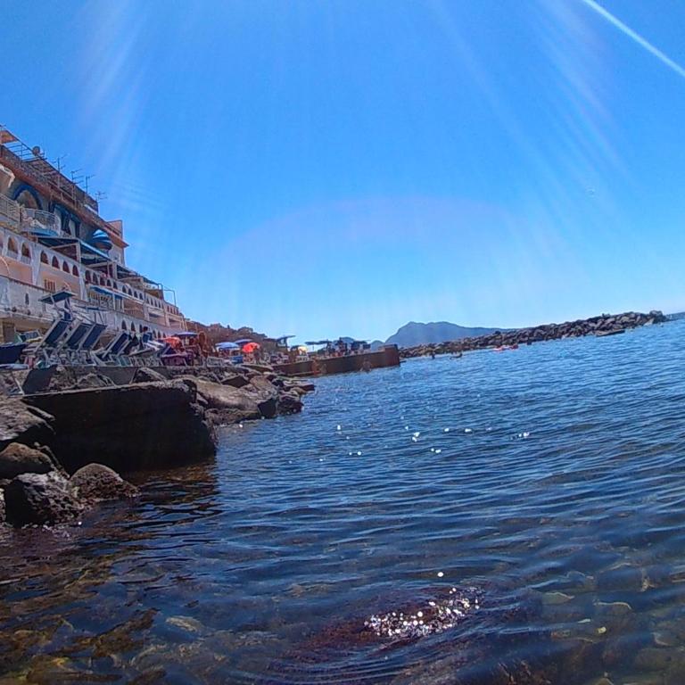 Bilocale panoramico “Lo sguardo” - Appartamento con 1 Camera da Letto, Balcone e Vista Mare - 88
