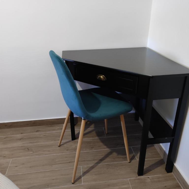 Consoli Home - Appartamento con 2 Camere da Letto - 50