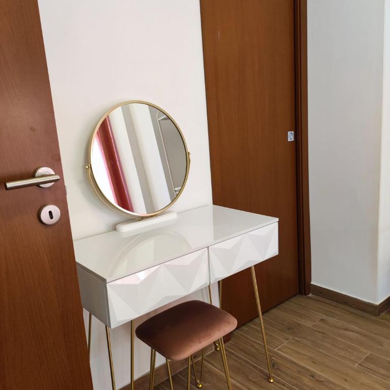 Consoli Home - Appartamento con 2 Camere da Letto - 53