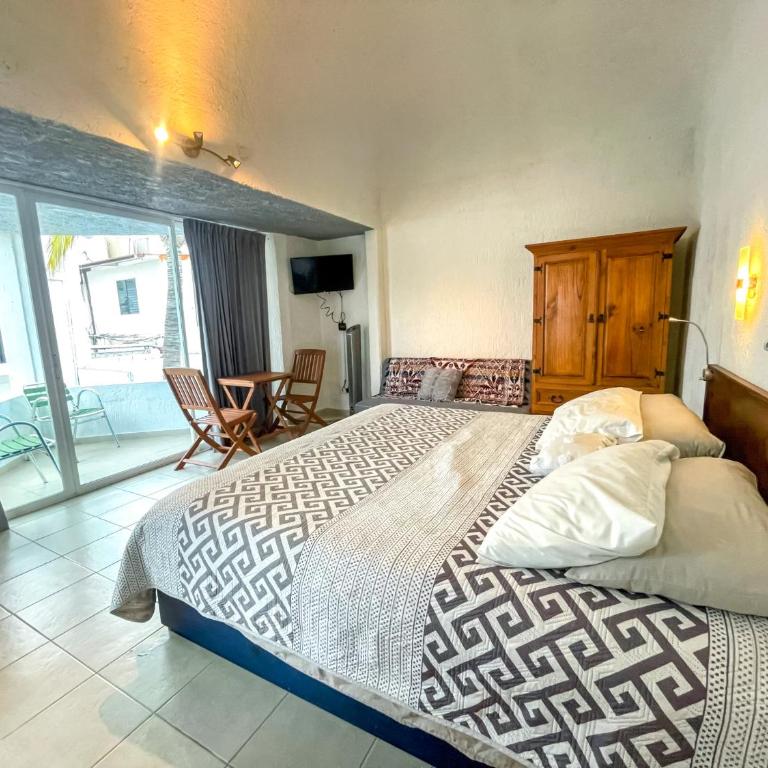 Hotel Allende - Habitación Triple con balcón - 2