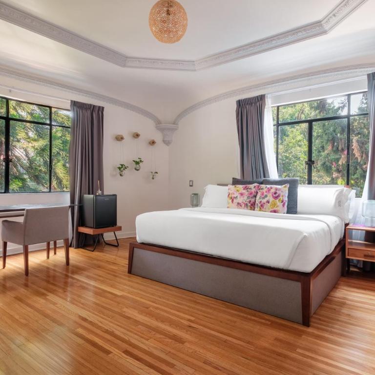 Pug Seal Polanco Allan Poe - Executive Suite One Bed - 3