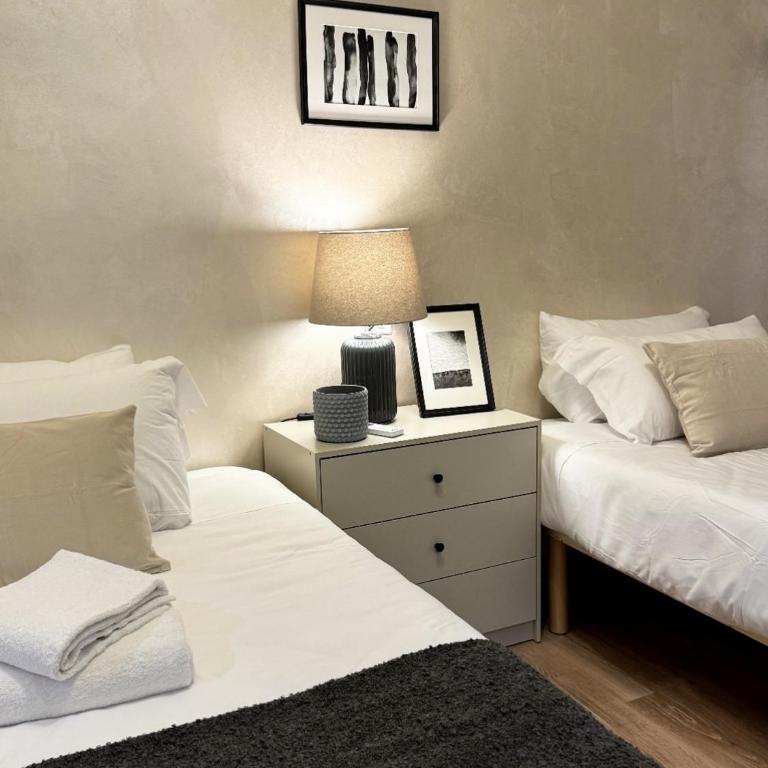 Ten Miles Guesthouse Roma - Camera Doppia con Letti Singoli con Bagno Privato - 3