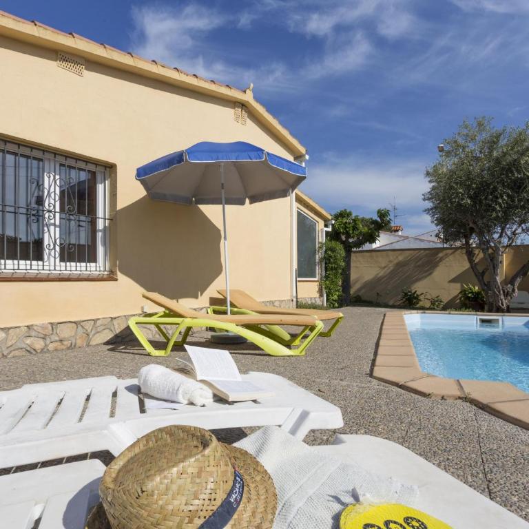 Casa con piscina privada, 300m playa, L'Escala - ES-325-17 - Villa - 2