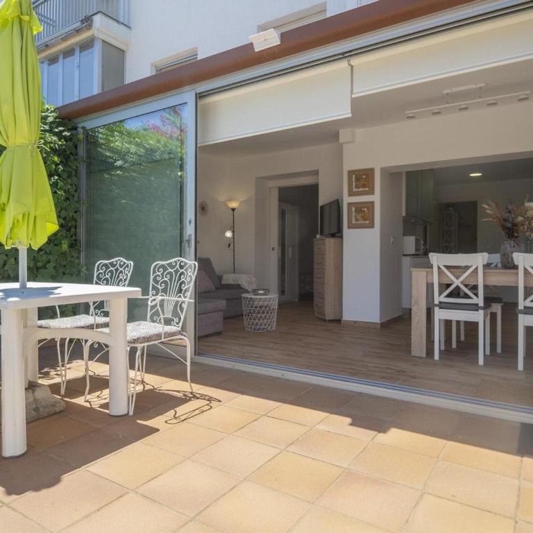 Encantador apartamento con terraza cerca de la playa - ES-325-29 - Apartment - 1