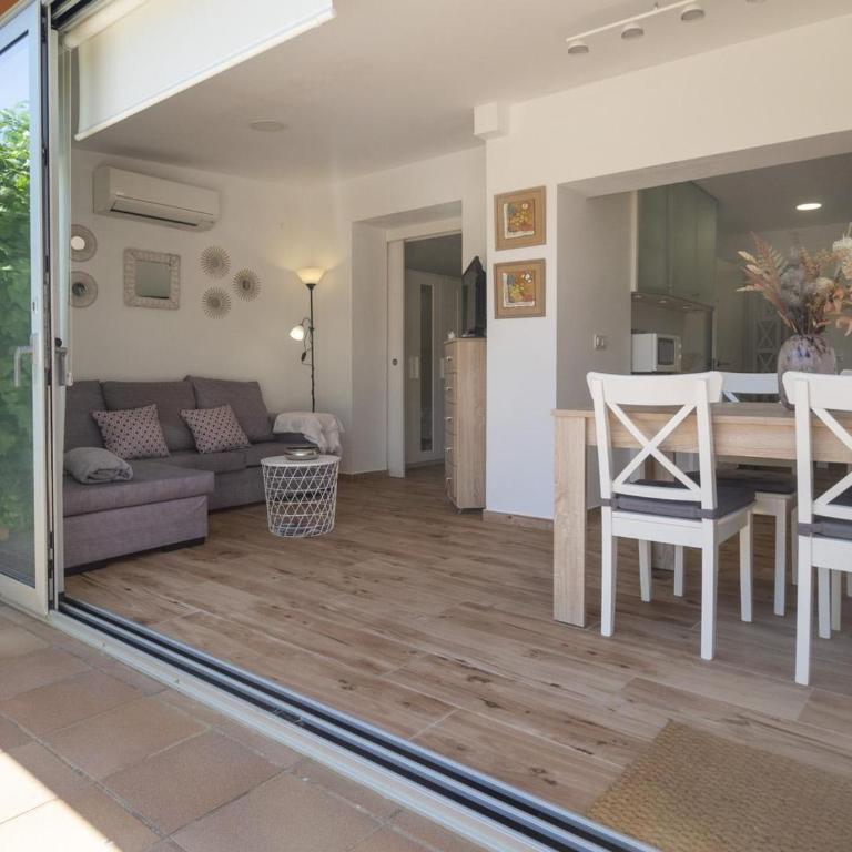 Encantador apartamento con terraza cerca de la playa - ES-325-29 - Apartment - 3