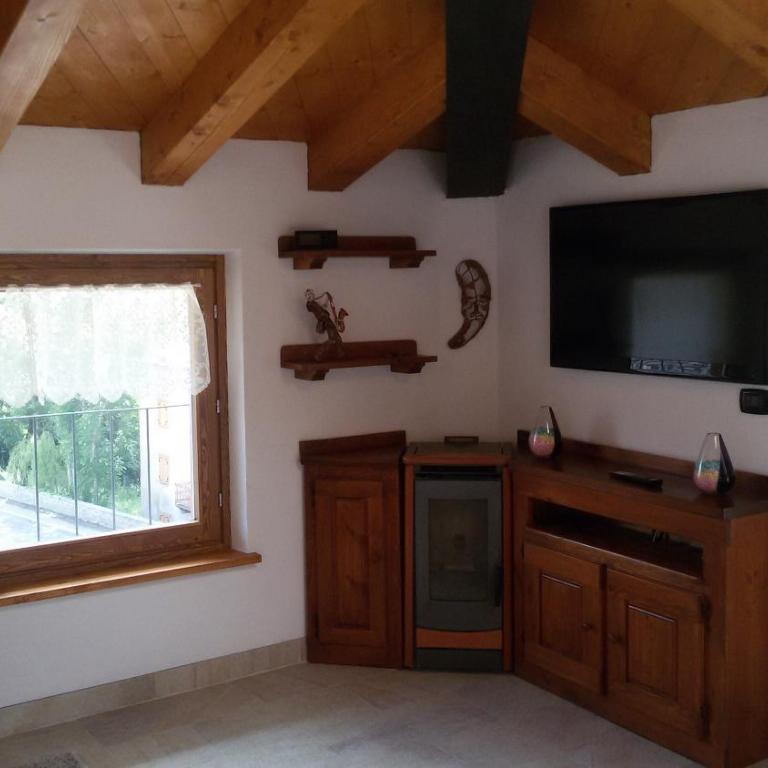 Mansarda Monte Bianco - Apartment with Mountain View - 11