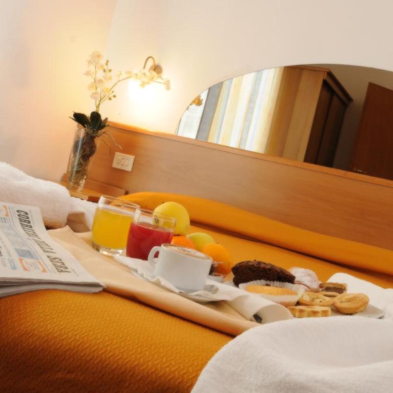 Hotel Villa Camilla - Doppelzimmer mit Balkon - 3