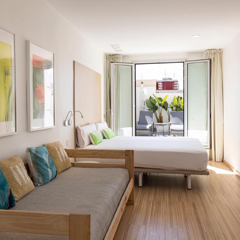 SmartRoom Barcelona - Superior Double or Twin Room with Terrace - 1