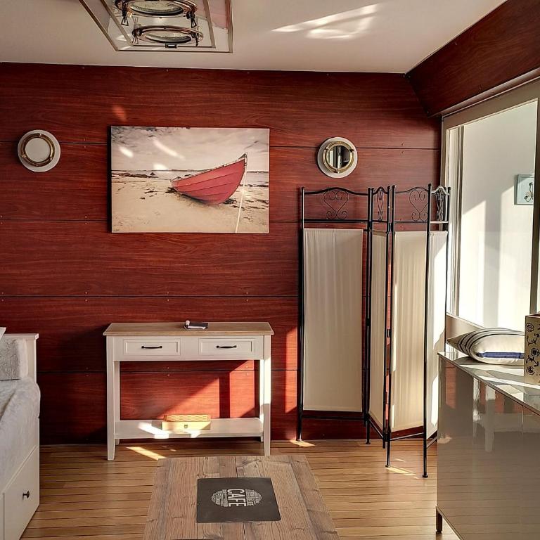 Studio charmant face mer accès plage, balcon, parking - FR-1-652-14 - Apartment - 12