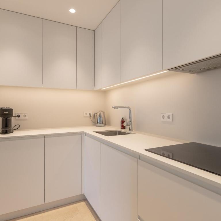 Lujoso Apartamento con piscina en Paseo Maritimo Marbella - Apartamento de 2 dormitorios - 16