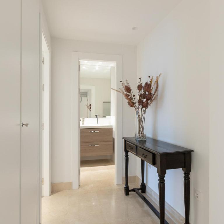 Lujoso Apartamento con piscina en Paseo Maritimo Marbella - Apartamento de 2 dormitorios - 17