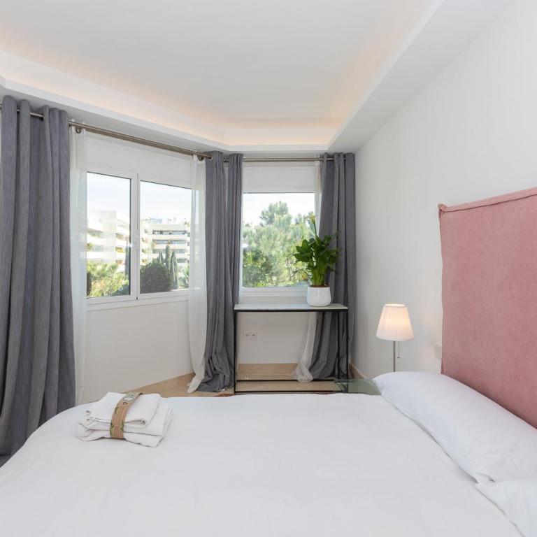 Lujoso Apartamento con piscina en Paseo Maritimo Marbella - Apartamento de 2 dormitorios - 18