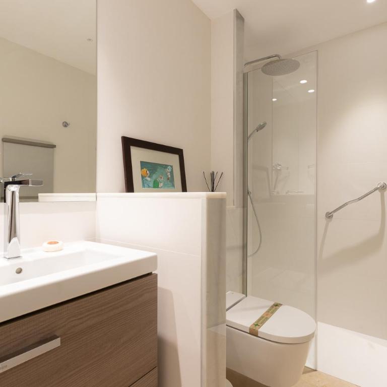 Lujoso Apartamento con piscina en Paseo Maritimo Marbella - Apartamento de 2 dormitorios - 20