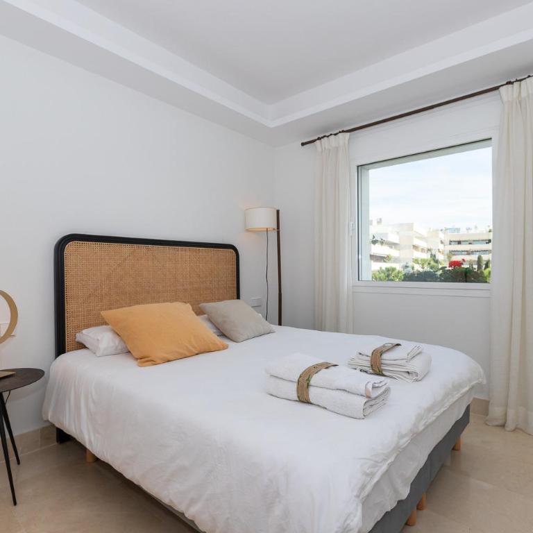 Lujoso Apartamento con piscina en Paseo Maritimo Marbella - Apartamento de 2 dormitorios - 28