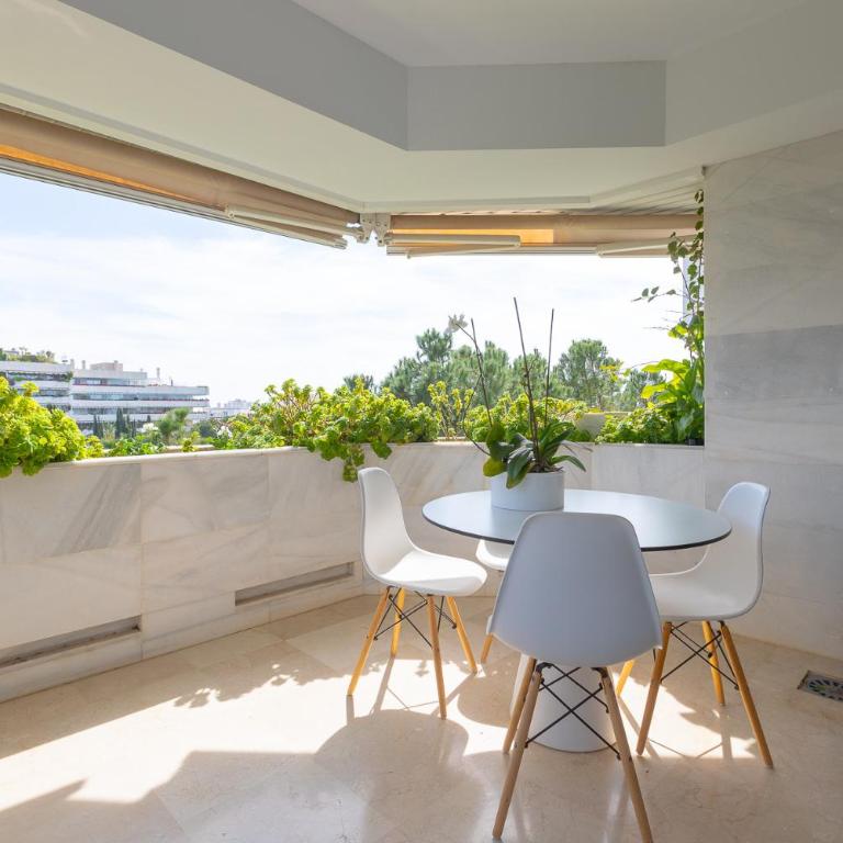 Lujoso Apartamento con piscina en Paseo Maritimo Marbella - Apartamento de 2 dormitorios - 33