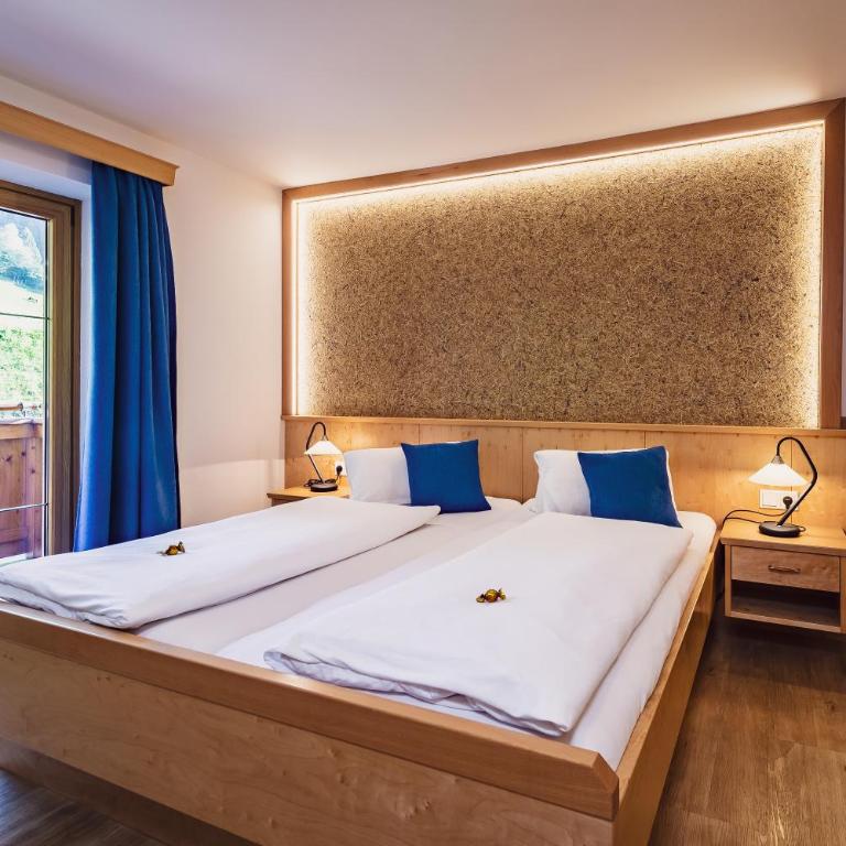 Panorama Hotel Guggenbichl - inkl Sommerkarte, einmaliger Eintritt ins Tauern Spa & bester Ausblick über Kaprun - Doppelzimmer mit Balkon mit kostenlosem Eintritt ins Tauern Spa - 5