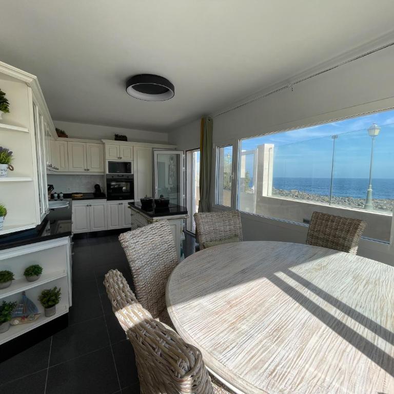Villa del Mar. Sol, calma y relax en el centro - Three-Bedroom Villa - 8