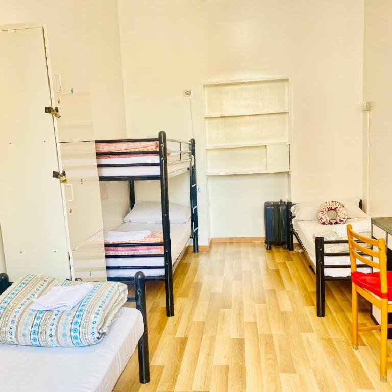 Comfort inn Rome Termini - Posto Letto in Dormitorio Femminile con 6 Letti - 6