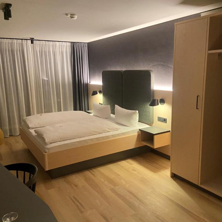 Hotel Zum Goldenen Hirsch - Standard Doppelzimmer - 4