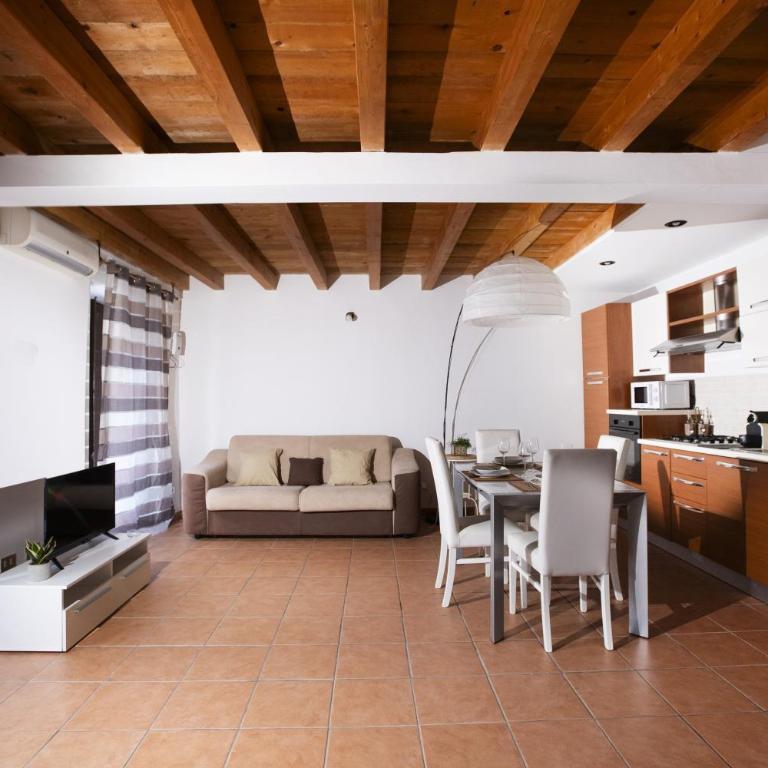 Montesanto 13 - Two-Bedroom Apartment - 2