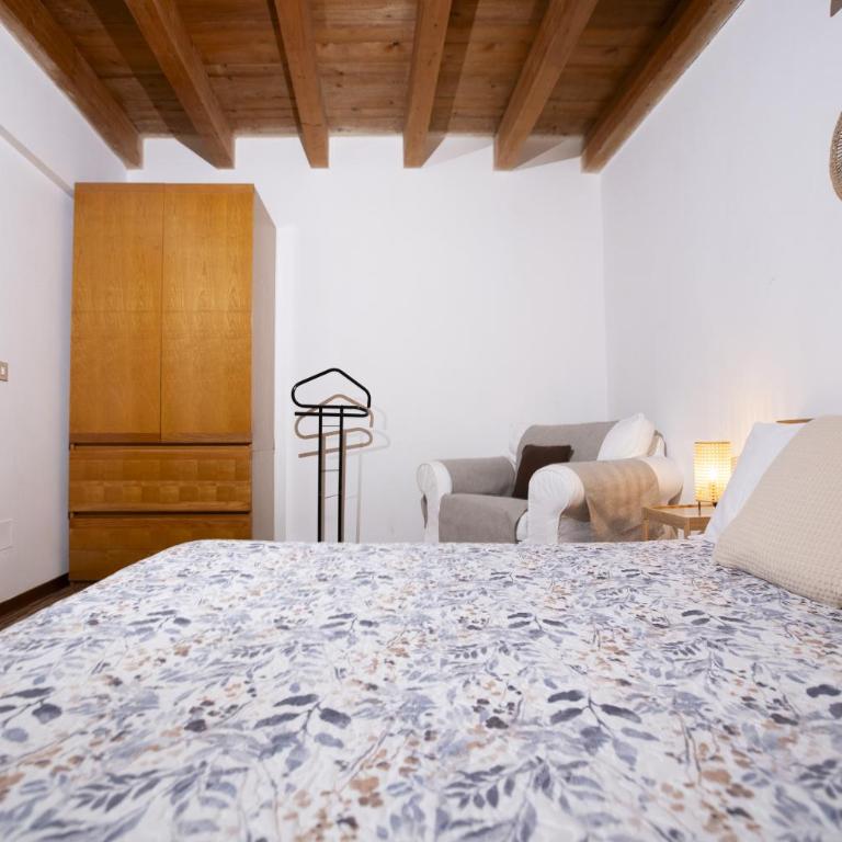 Montesanto 13 - Two-Bedroom Apartment - 14