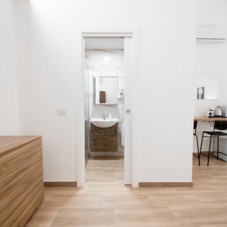 La Pigna - Double Room with Private Bathroom - 9