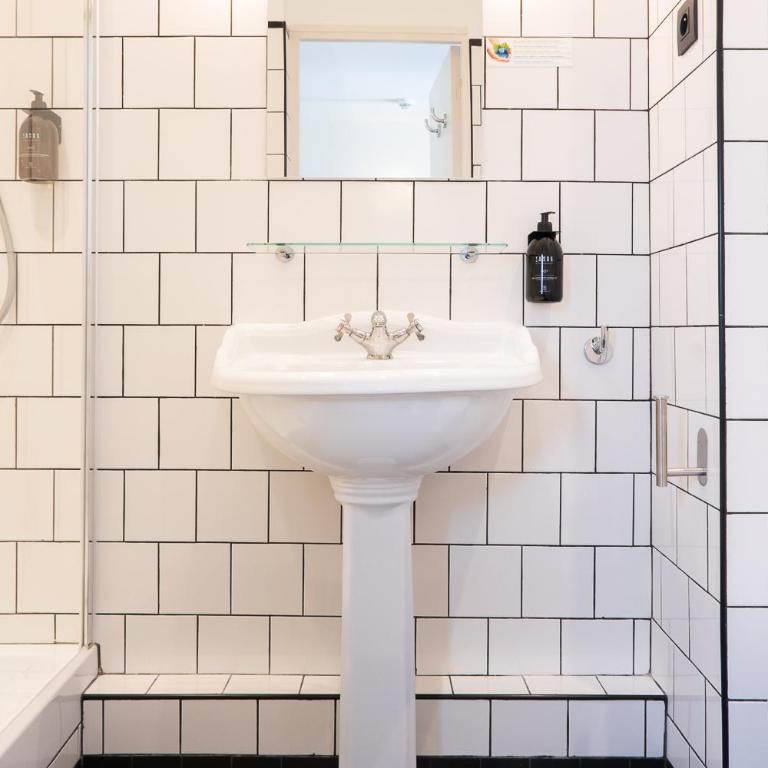 Hôtel BASSS - Chambre Double ou Lits Jumeaux Très Grande - 2